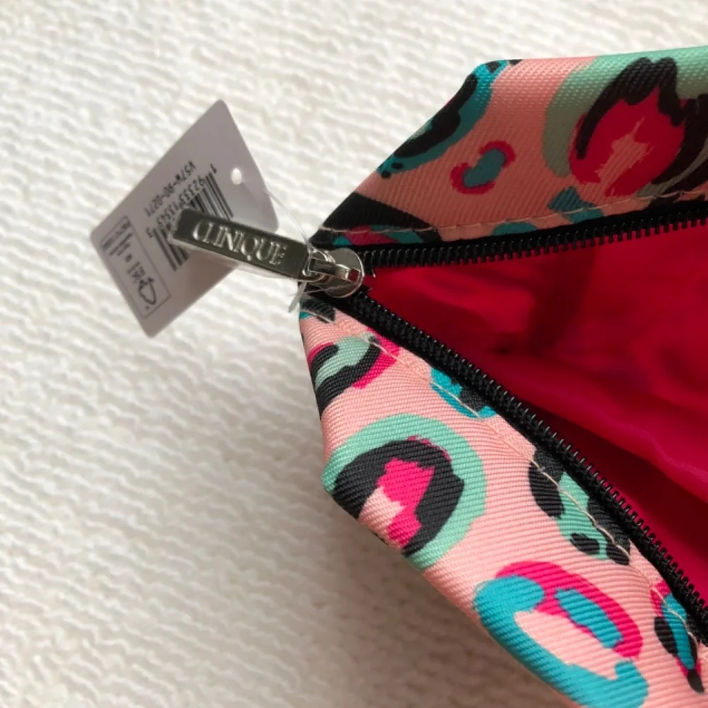 🎁Pick 5 for $25🎁 Clinique makeup bag - Picture 2 of 6